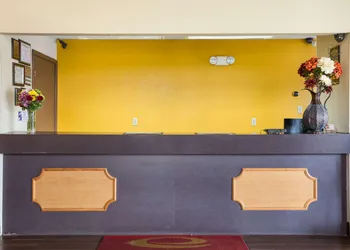 Econo Lodge St. Robert hotel thumbnail 5