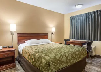 Econo Lodge St. Robert hotel thumbnail 6