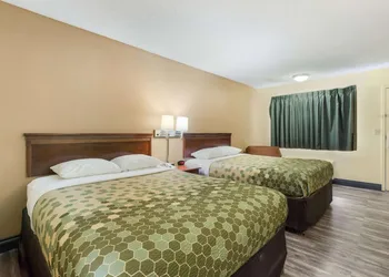 Econo Lodge St. Robert hotel thumbnail 7