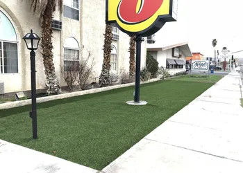 Super 8 by Wyndham Ridgecrest hotel thumbnail 2