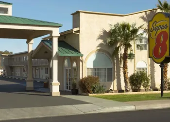 Super 8 by Wyndham Ridgecrest hotel thumbnail 4