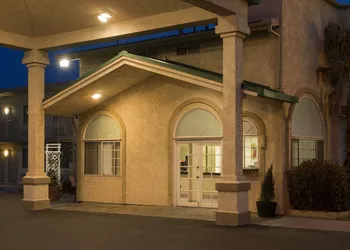 Super 8 by Wyndham Ridgecrest hotel thumbnail 5