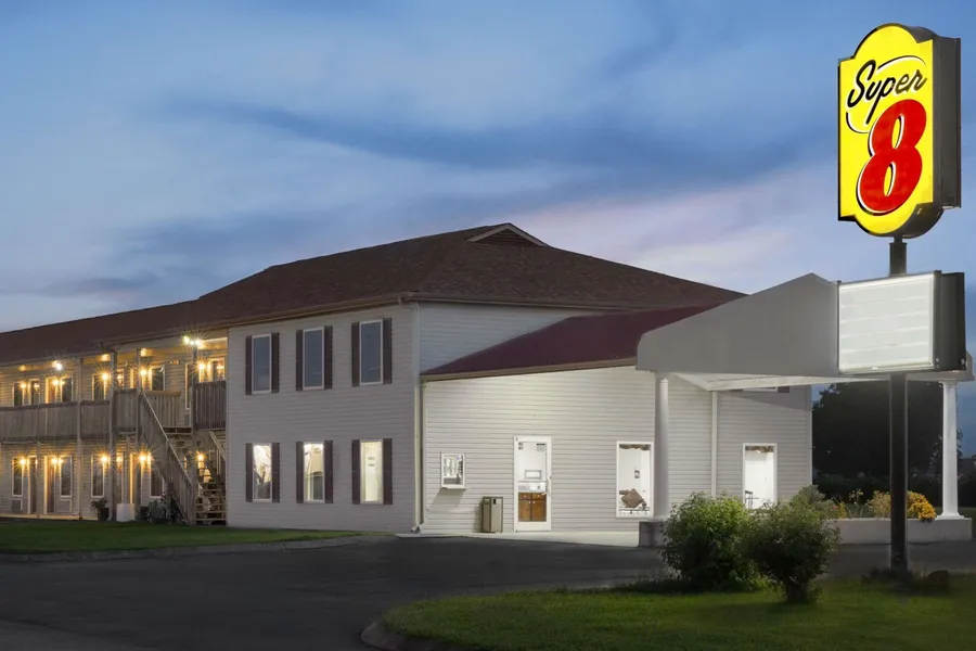 Super 8 by Wyndham Whiteville hotel detail image 2