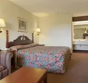 Super 8 by Wyndham Whiteville hotel detail image 5