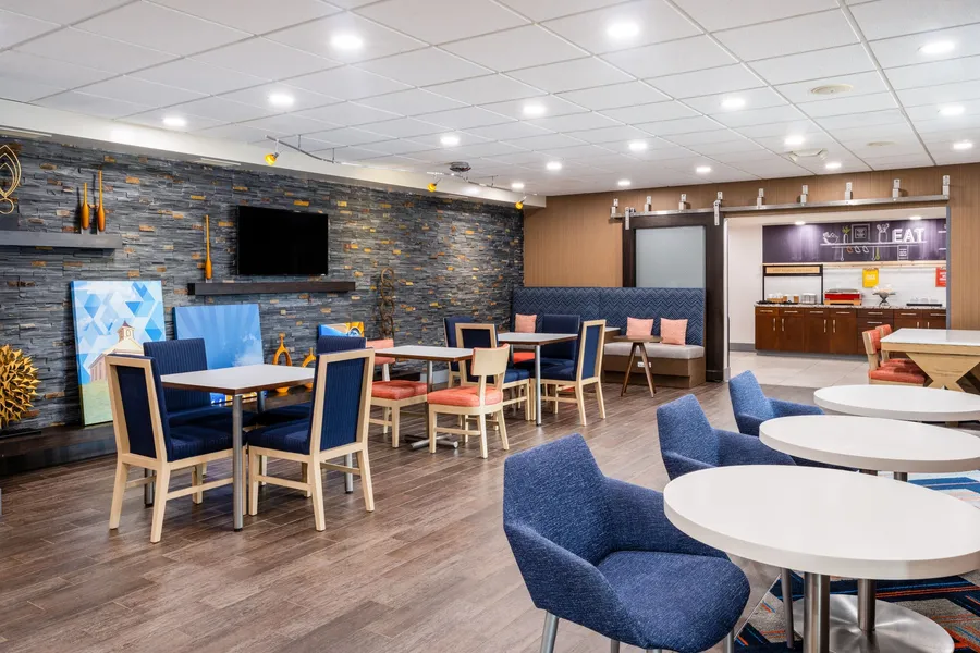 Hampton Inn Auburn hotel detail image 6