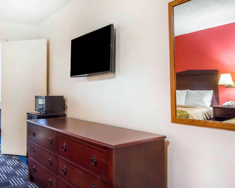 Econo Lodge Lanett hotel detail image 6