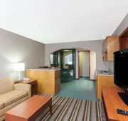 Super 8 by Wyndham Clarksville Northeast hotel detail image 7