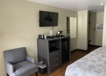 Big Sky Motel hotel thumbnail 8