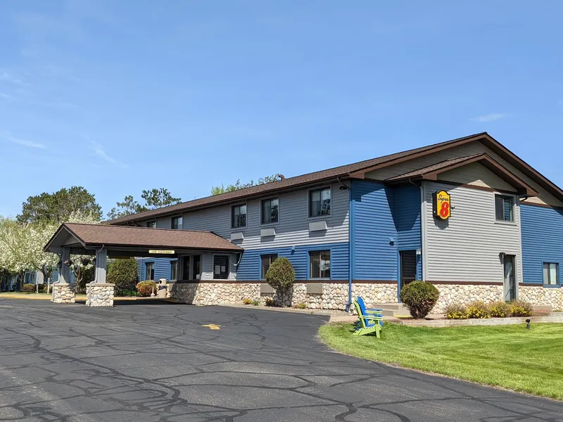 Super 8 by Wyndham Baxter/Brainerd Area hotel detail image 2