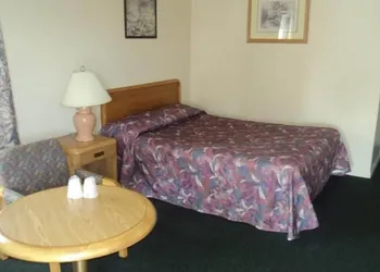 Oasis Motel hotel thumbnail 4