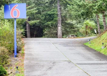 Motel 6 Gold Beach, OR hotel thumbnail 7