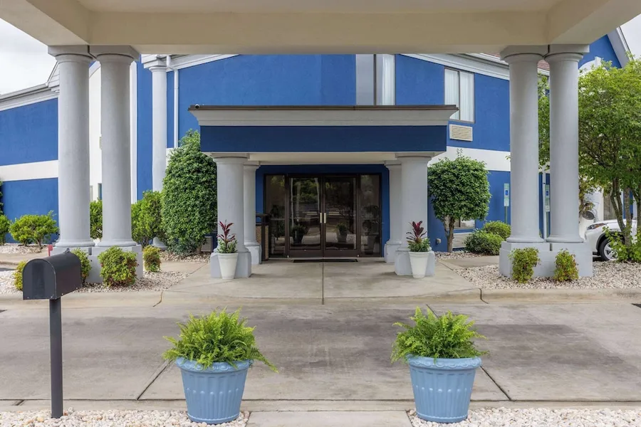 Days Inn by Wyndham Louisburg hotel detail image 6