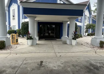 Days Inn by Wyndham Louisburg hotel thumbnail 4