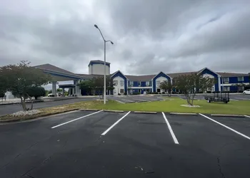 Days Inn by Wyndham Louisburg hotel thumbnail 6