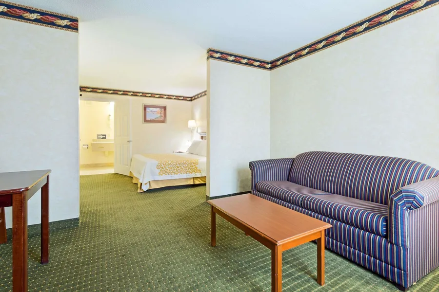 Days Inn by Wyndham Clinton hotel detail image 6
