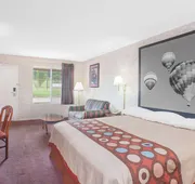 Super 8 by Wyndham Decatur Priceville hotel detail image 7