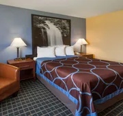 Super 8 by Wyndham Janesville hotel detail image 7