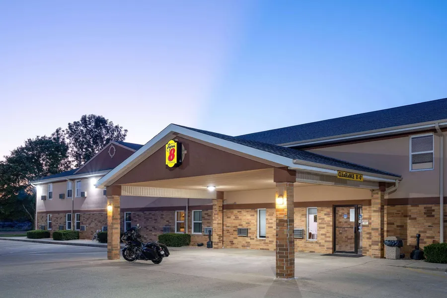 Super 8 by Wyndham Mattoon hotel detail image 2