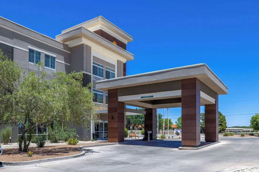 La Quinta Inn & Suites by Wyndham Artesia hotel detail image 2