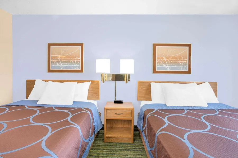 Boarders Inn & Suites by Cobblestone Hotels - Waterloo/Cedar Falls hotel detail image 2