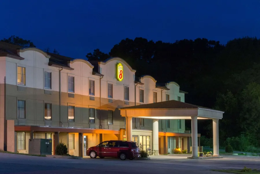 Super 8 by Wyndham Beaver Falls hotel detail image 2