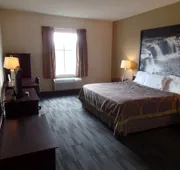 Super 8 by Wyndham Beaver Falls hotel detail image 7