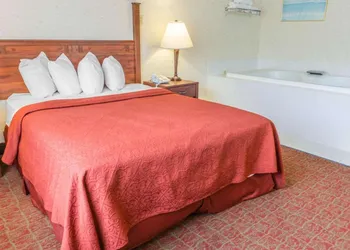 Quality Inn Royle hotel thumbnail 5