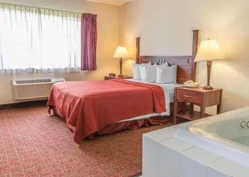 Quality Inn Royle hotel thumbnail 8