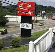 Econo Lodge Near Bluefield College hotel detail image 5