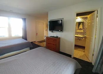 Motel 57 hotel thumbnail 5