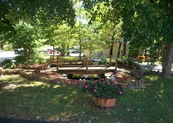 Shady Acre Inn and Suites hotel thumbnail 4