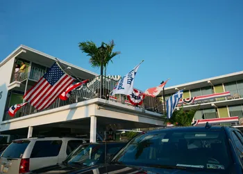 Grecian Gardens Motel hotel thumbnail 3