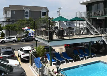 Grecian Gardens Motel hotel thumbnail 6