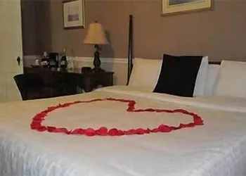 Commodore Hotel & Café hotel thumbnail 6