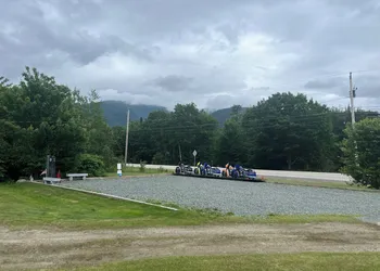 Mount Jefferson View hotel thumbnail 3