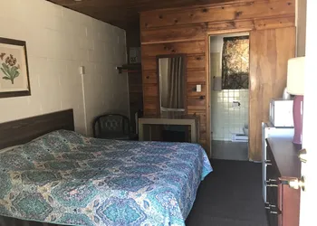 White Pine Motel hotel thumbnail 8