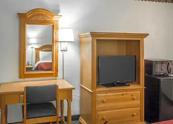 Rodeway Inn & Conference Center hotel thumbnail 6