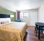 Executive Inn and Kitchenette Suites hotel detail image 7