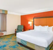 La Quinta Inn & Suites by Wyndham Sherman hotel detail image 7
