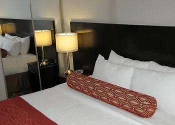 Admiral Inn Burlington hotel thumbnail 6