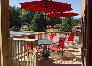 King Hendrick Motel hotel thumbnail 5