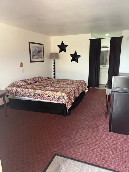 Glen Rose Inn and Suites hotel detail image 6