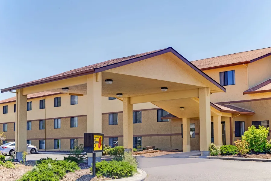 Super 8 by Wyndham Klamath Falls hotel detail image 2