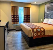 Super 8 by Wyndham Frankfort IN hotel detail image 5