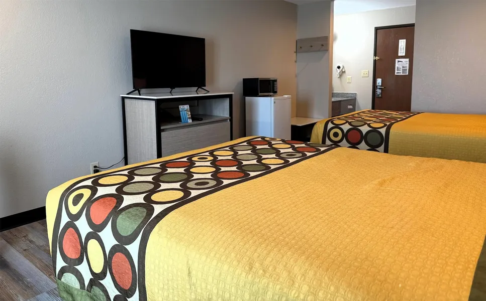 Super 8 by Wyndham Frankfort IN hotel detail image 6