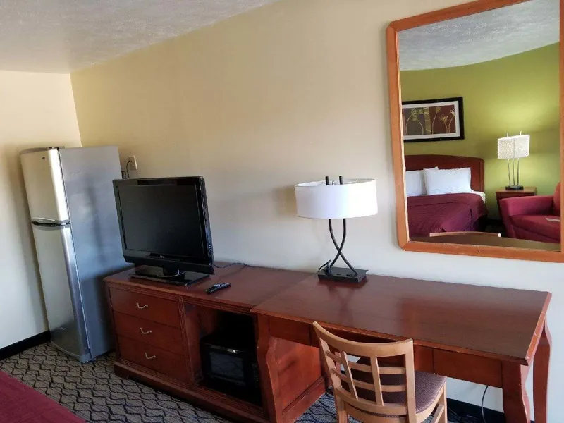 Economy Inn & Suites hotel detail image 6