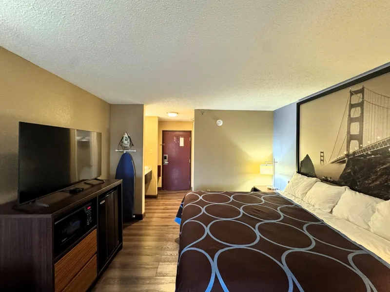 Super 8 by Wyndham Booneville hotel detail image 6