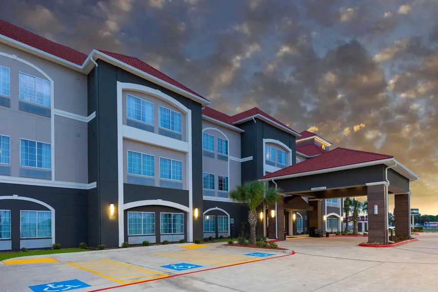 La Quinta Inn & Suites by Wyndham Port Lavaca hotel detail image 2