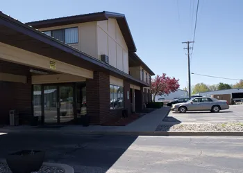 AmeriVu Inn & Suites hotel thumbnail 2