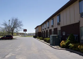 AmeriVu Inn & Suites hotel thumbnail 3